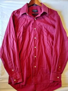 Men's Long-Sleeve Dress Shirt in Berry